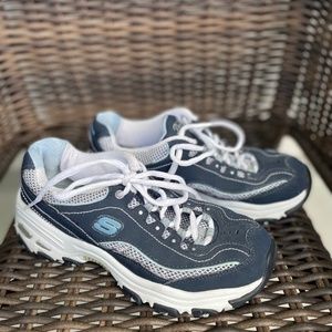 Skechers D'lites woman shoes, size 6